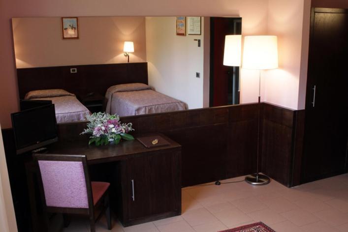 Hotel City Piacenza Zimmer foto